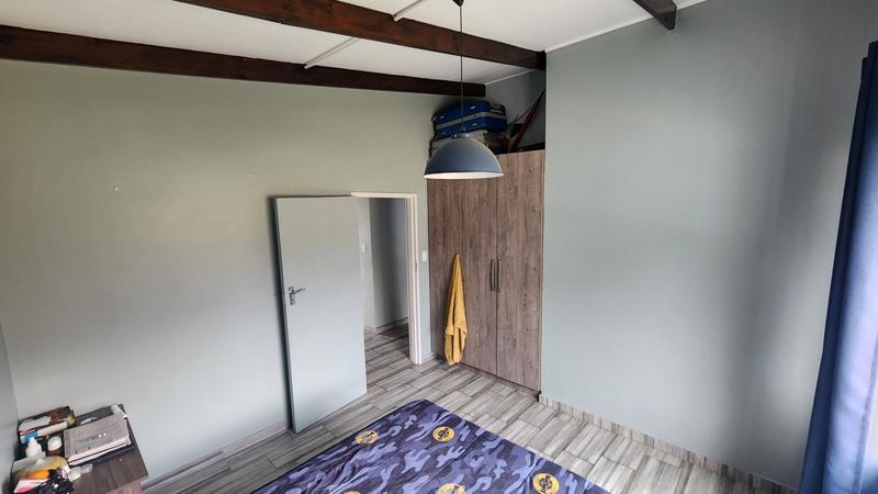 6 Bedroom Property for Sale in Paradise Beach Eastern Cape
